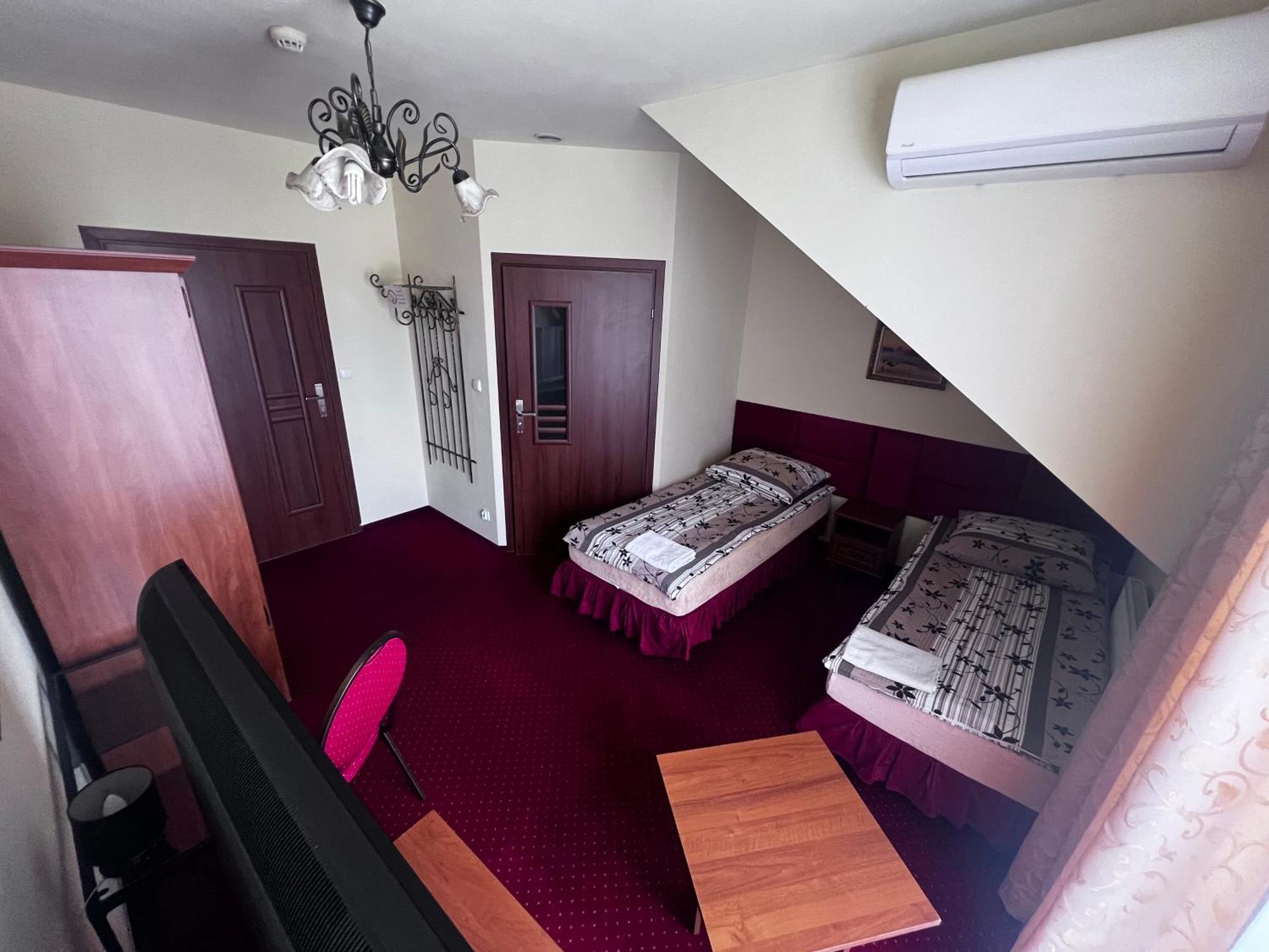 Zajazd Skorpion B&B Oswiecim Exterior photo