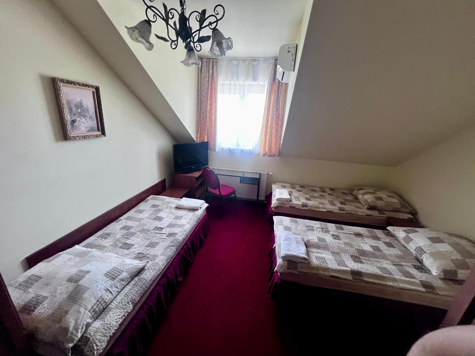Zajazd Skorpion B&B Oswiecim Exterior photo