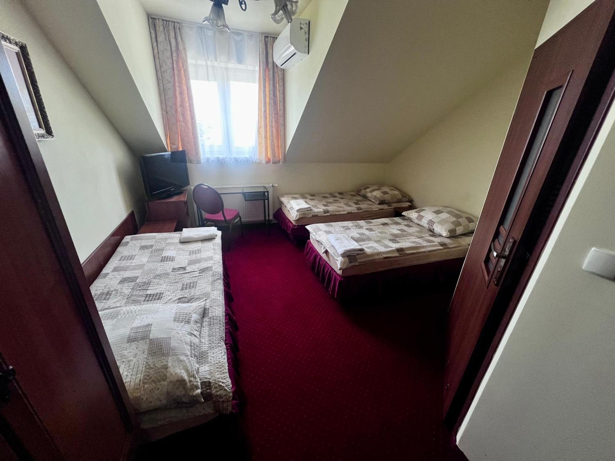 Zajazd Skorpion B&B Oswiecim Exterior photo